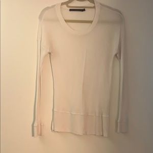 White long-sleeved T-shirt